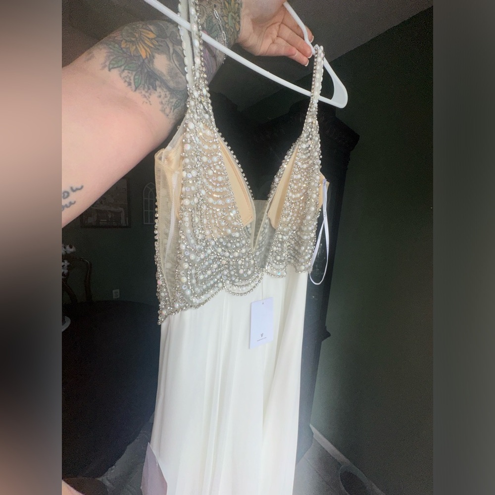 Lulu wedding dress. New in bag. Size US 8.